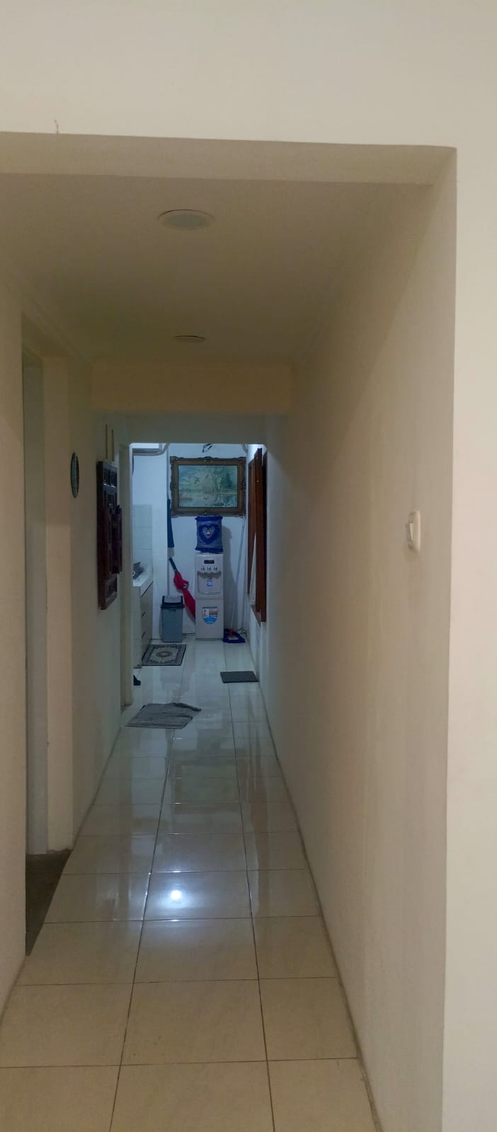 Dijual Rumah Kost2an 15 KT Plus Ruangan Kantor di Lantai Dasar. Dekat Radio Dalam. Unfurnished