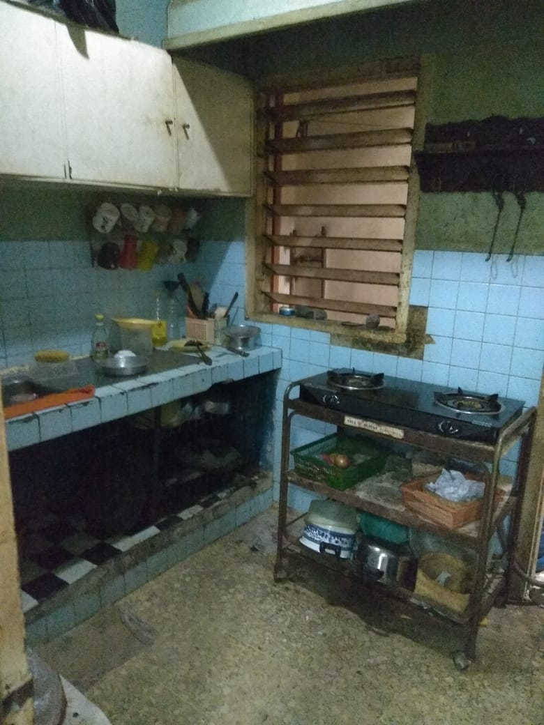Rumah Lama 2 Lantai di Area Kebayoran Baru. Butuh Renovasi