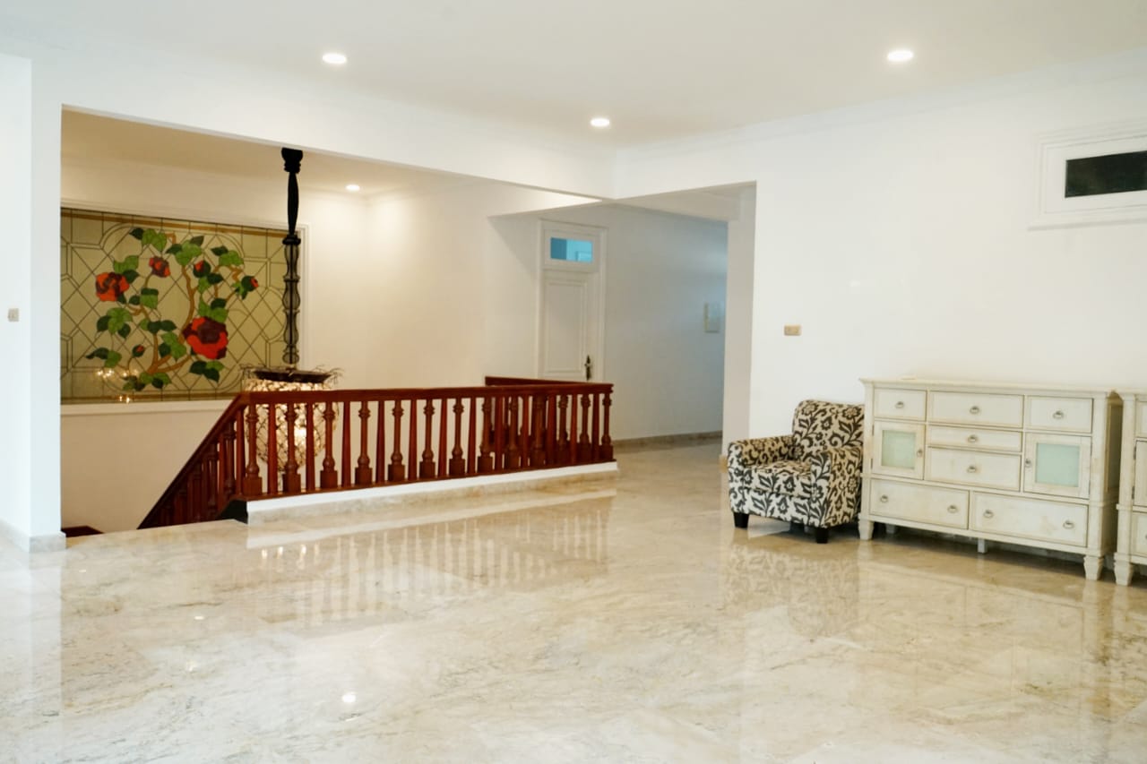 Hunian Prestisius Pondok Indah, Dekat JIS – 2 Lantai, Kolam Renang, One Gate