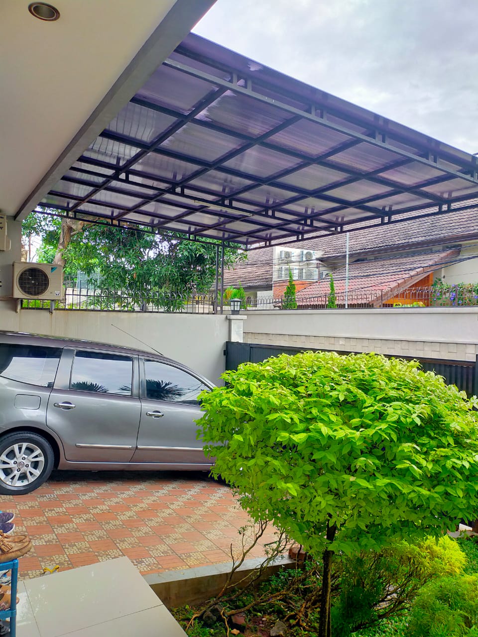 Rumah Dijual di Cipete, Bentuk Tanah Kotak, Ada Kolam Ikan, Master Bedroom Diatas