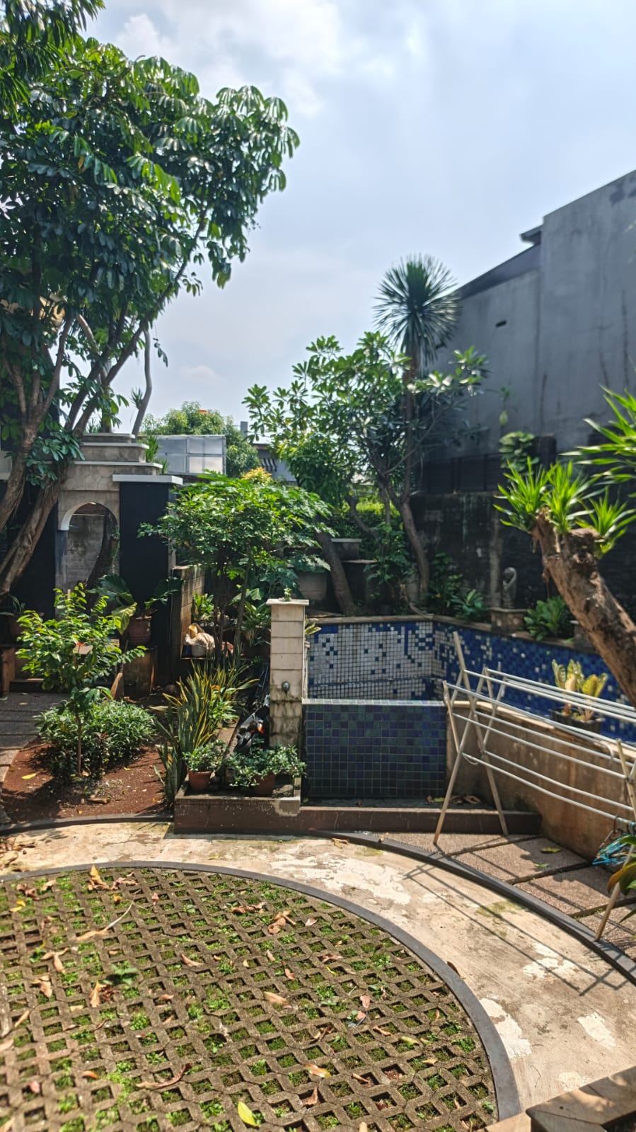 Rumah Dijual di Cipete, 2 Lantai, Ada Taman Belakang dan Kolam