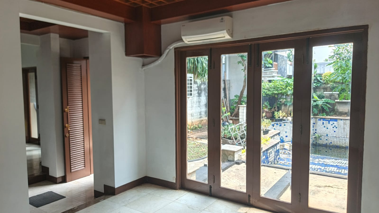 Rumah Dijual di Cipete, 2 Lantai, Ada Taman Belakang dan Kolam