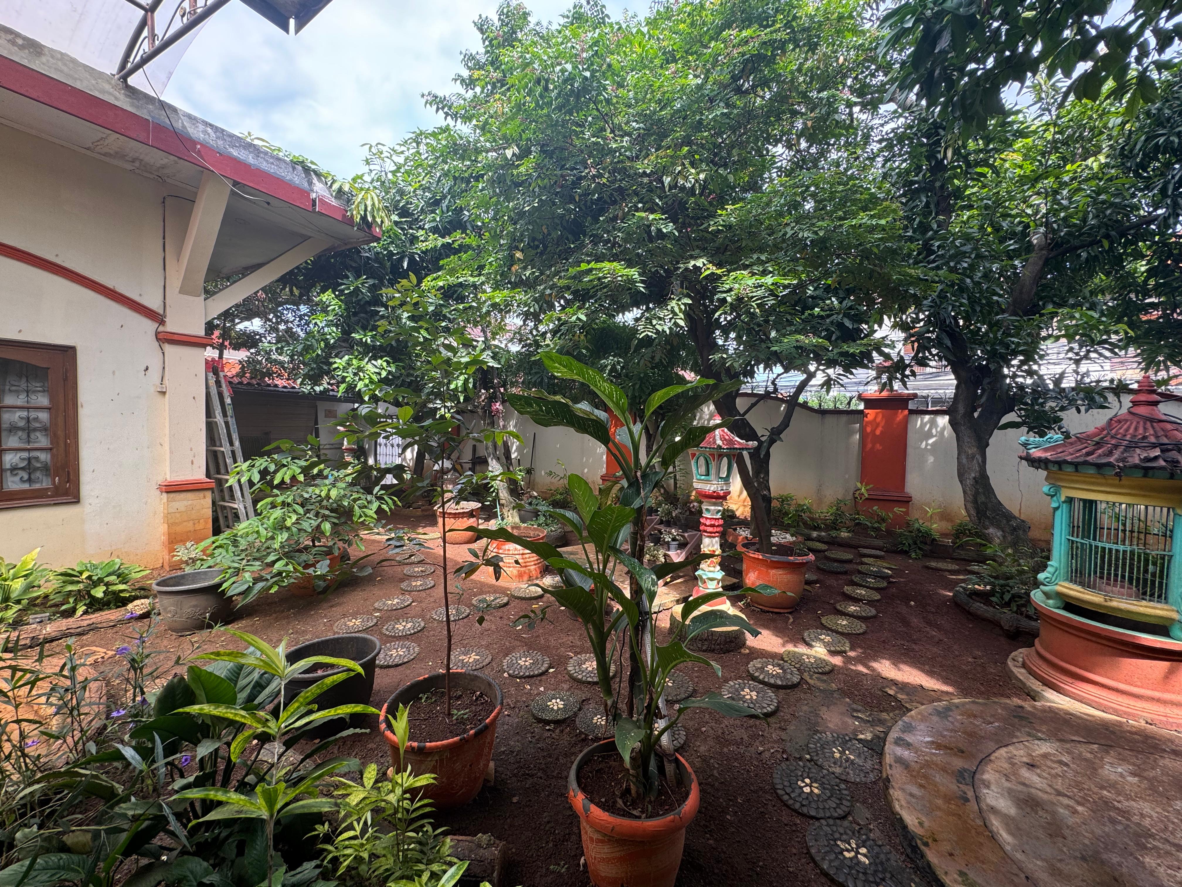 Rumah Lama di Pasar Minggu, Luas Tanah 597 m2