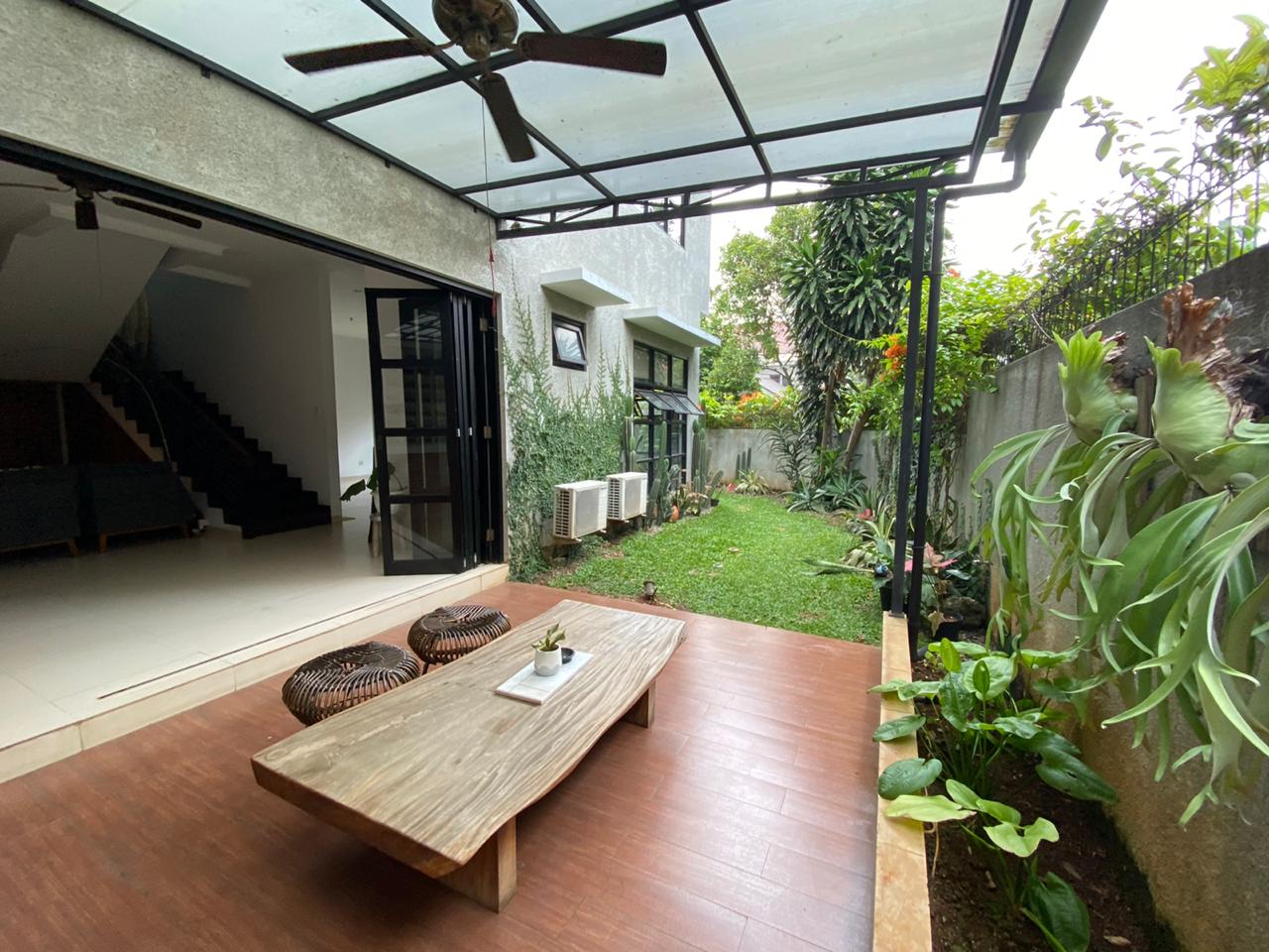 Rumah 2 Lantai Ada Rooftop, Water Heater, Dalam Townhouse, Semi Furnished