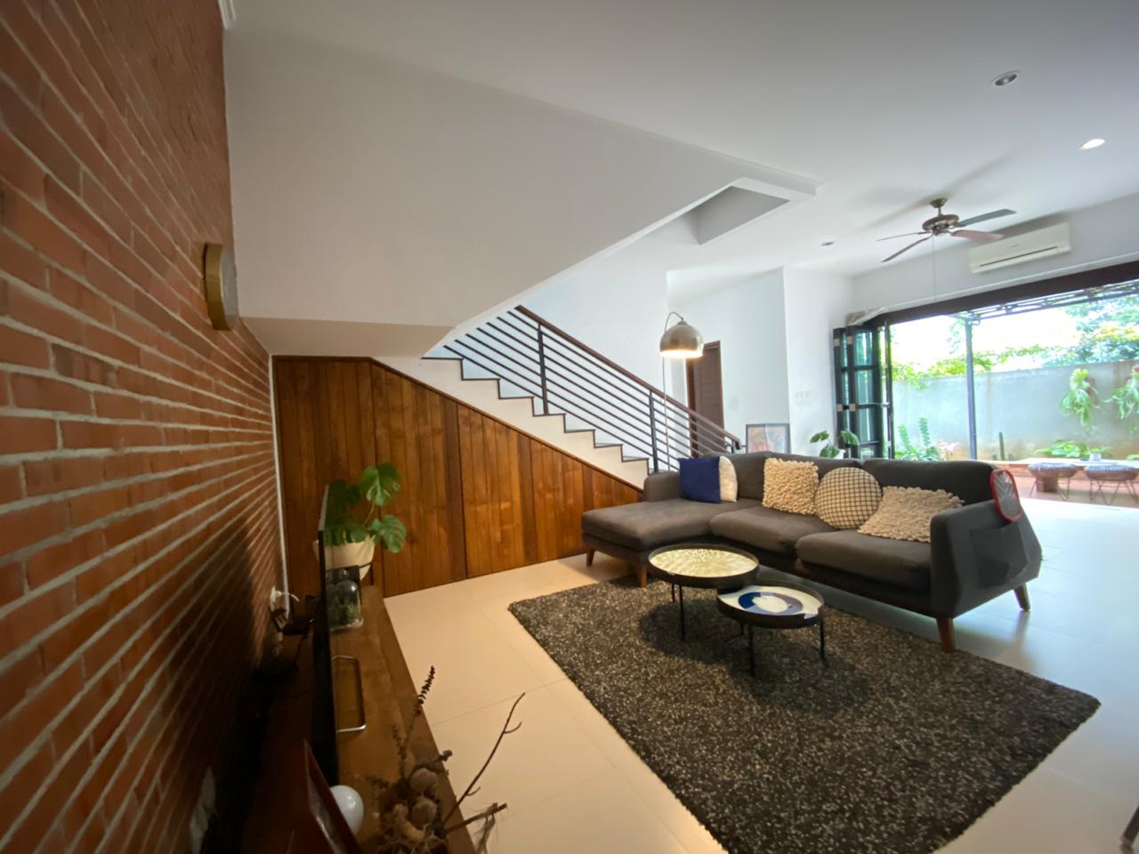 Rumah 2 Lantai Ada Rooftop, Water Heater, Dalam Townhouse, Semi Furnished