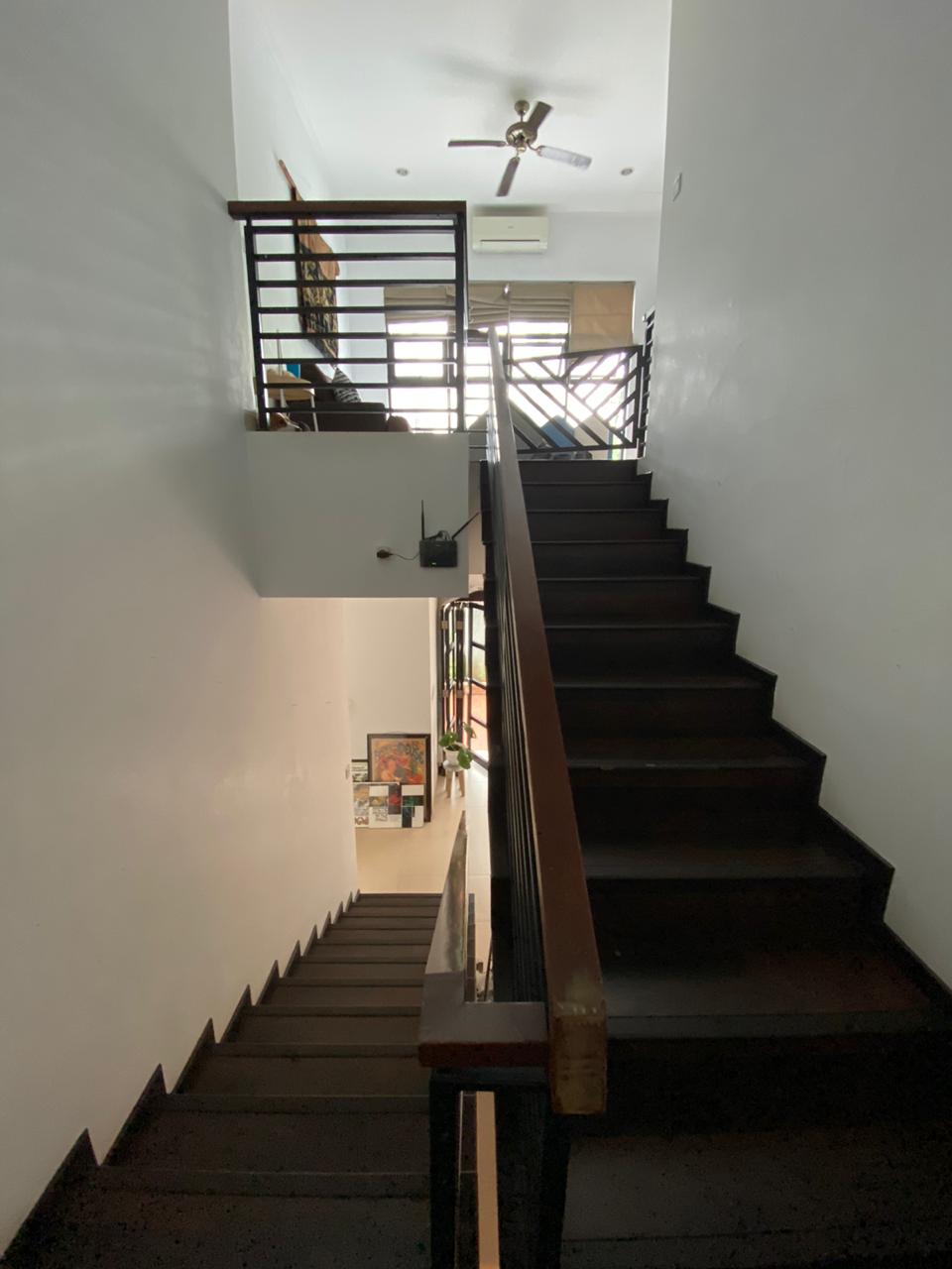 Rumah 2 Lantai Ada Rooftop, Water Heater, Dalam Townhouse, Semi Furnished