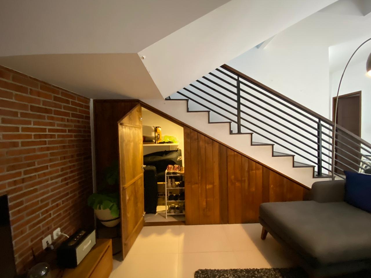 Rumah 2 Lantai Ada Rooftop, Water Heater, Dalam Townhouse, Semi Furnished