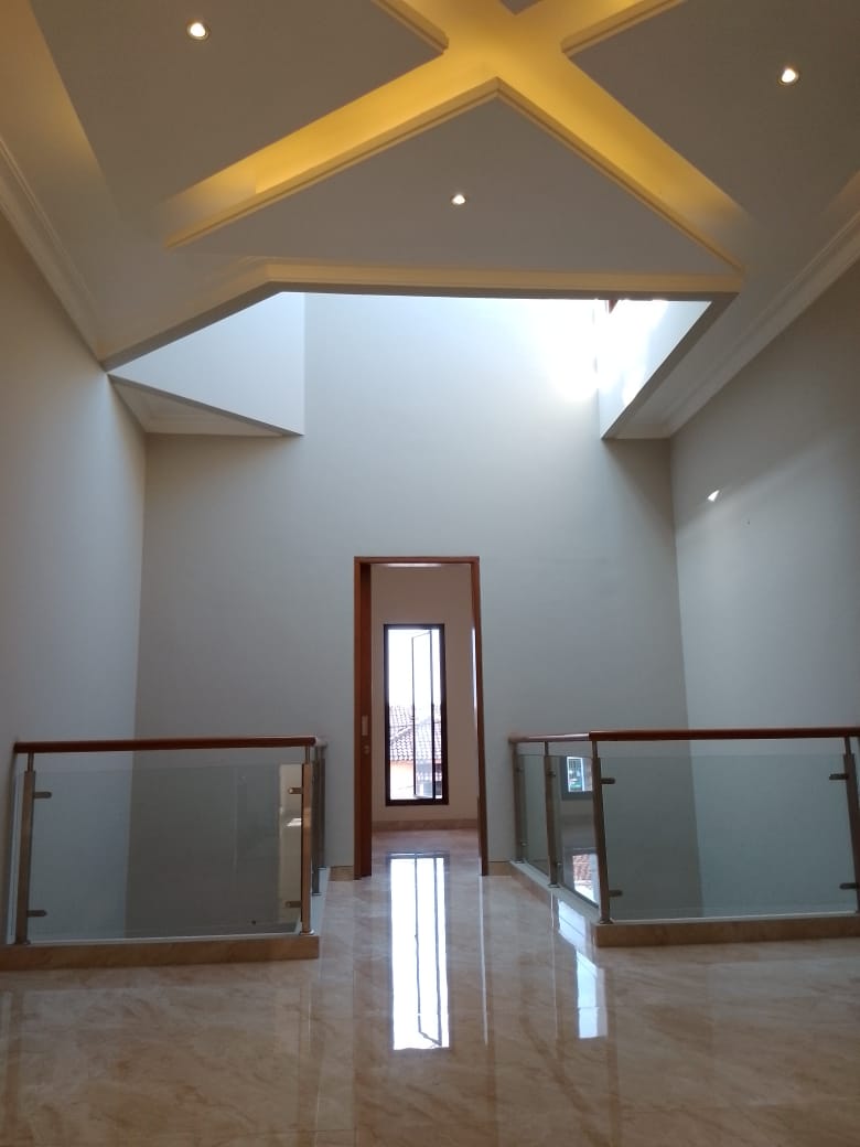 Rumah Dijual di Pesanggrahan, Brand New, 3 Lantai, Jalan Lebar, Dekat Halte Busway