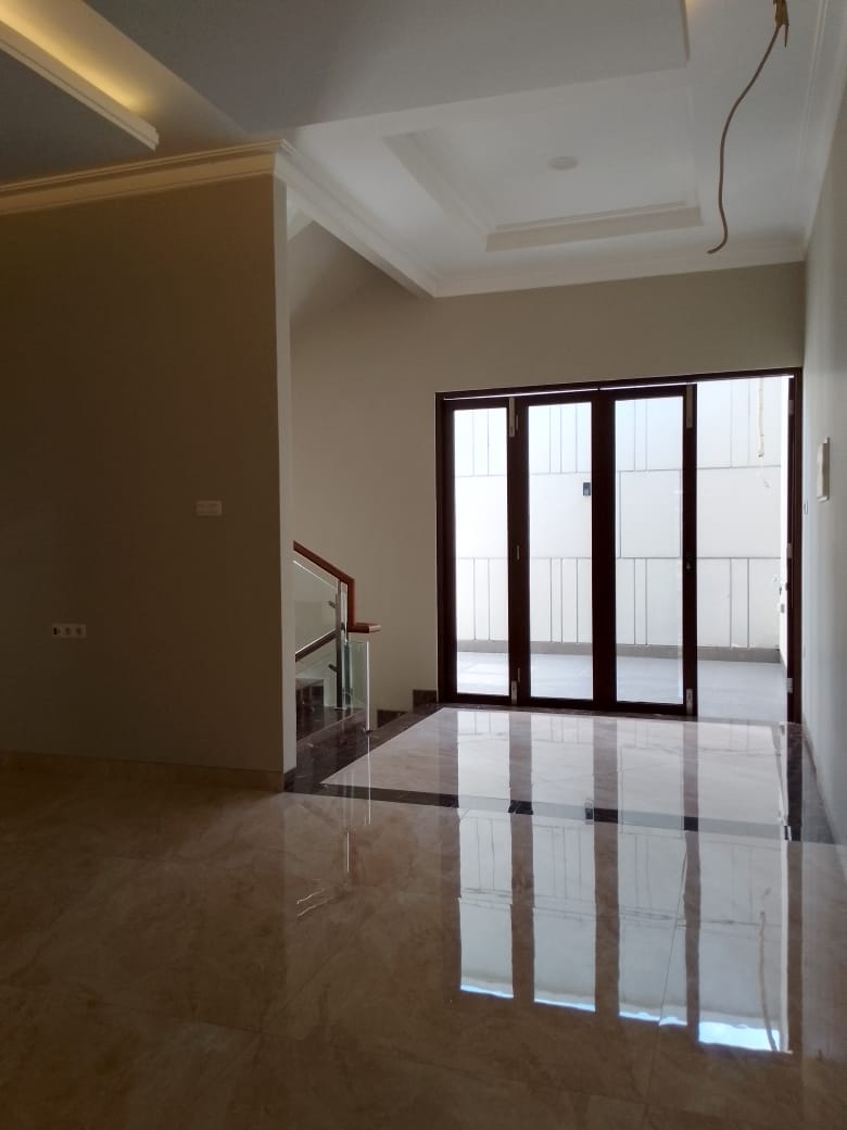 Rumah Dijual di Pesanggrahan, Brand New, 3 Lantai, Jalan Lebar, Dekat Halte Busway