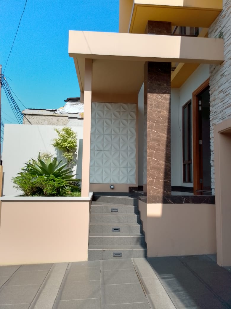 Rumah Dijual di Pesanggrahan, Brand New, 3 Lantai, Jalan Lebar, Dekat Halte Busway