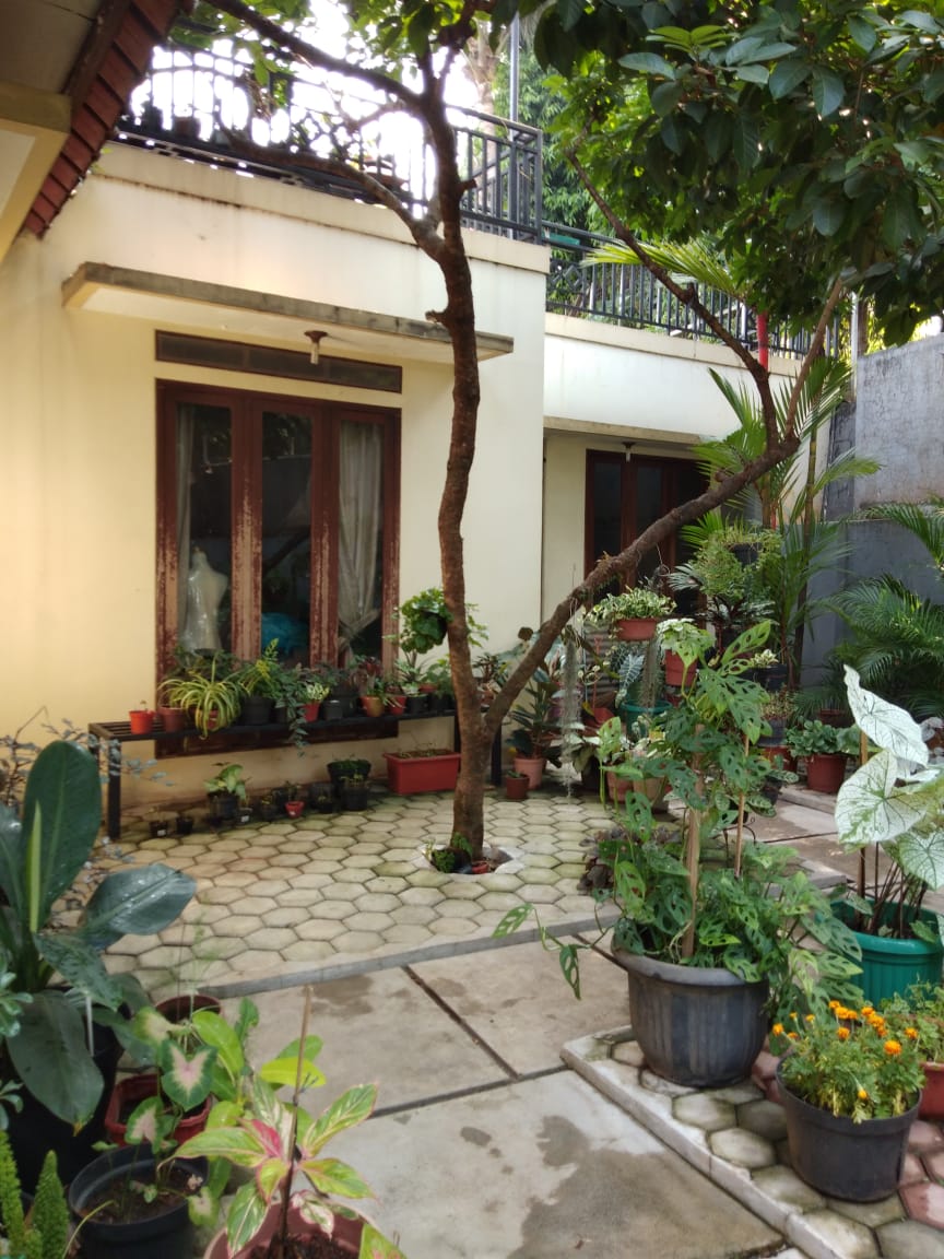 Rumah Dijual di Lebak Bulus, Dalam Townhouse, 2 Lantai, ada Taman dan Kolam Renang