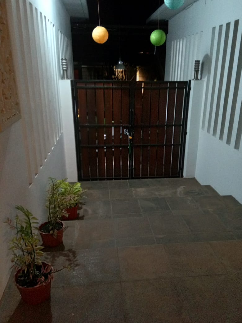 Rumah Dijual di Lebak Bulus, Dalam Townhouse, 2 Lantai, ada Taman dan Kolam Renang