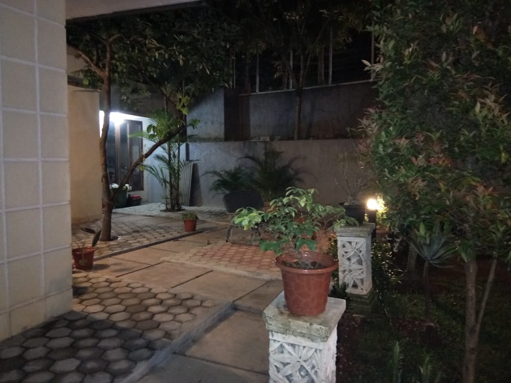 Rumah Dijual di Lebak Bulus, Dalam Townhouse, 2 Lantai, ada Taman dan Kolam Renang