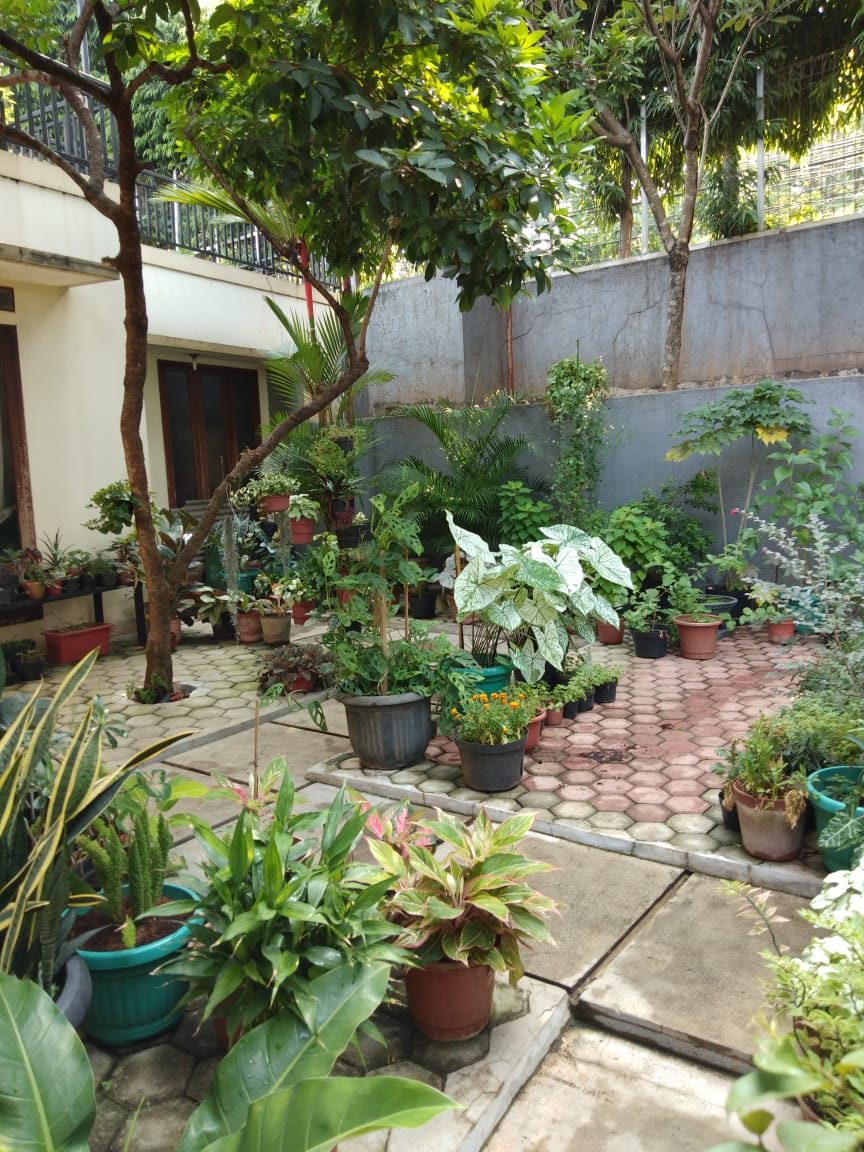 Rumah Dijual di Lebak Bulus, Dalam Townhouse, 2 Lantai, ada Taman dan Kolam Renang