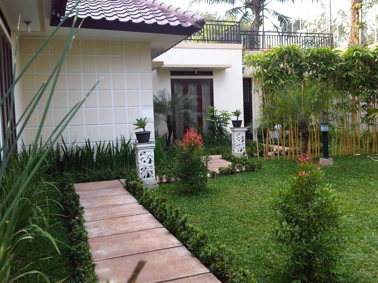 Rumah Dijual di Lebak Bulus, Dalam Townhouse, 2 Lantai, ada Taman dan Kolam Renang