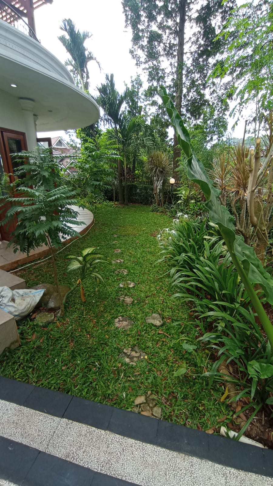 Rumah Dijual di Cinere, Lokasi Tenang, Jalan Lebar, Fully Furnished