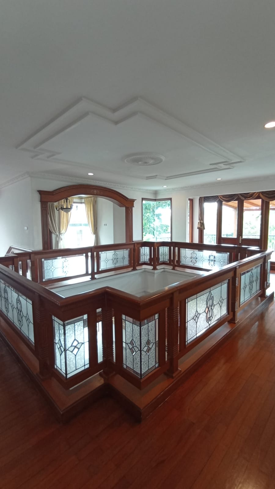 Rumah Dijual di Cinere, Lokasi Tenang, Jalan Lebar, Fully Furnished