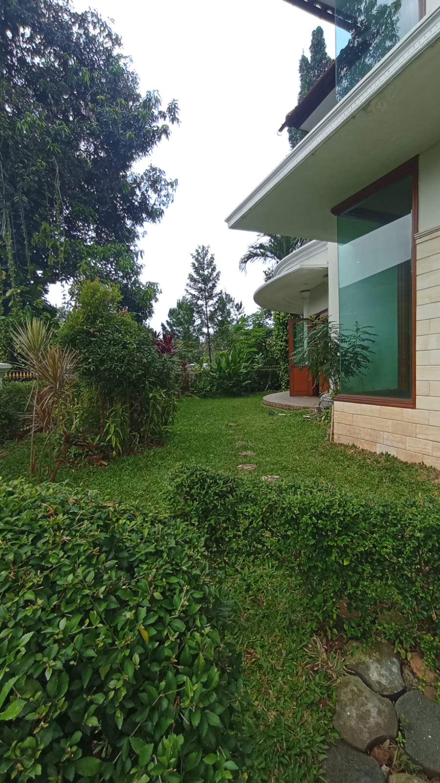 Rumah Dijual di Cinere, Lokasi Tenang, Jalan Lebar, Fully Furnished