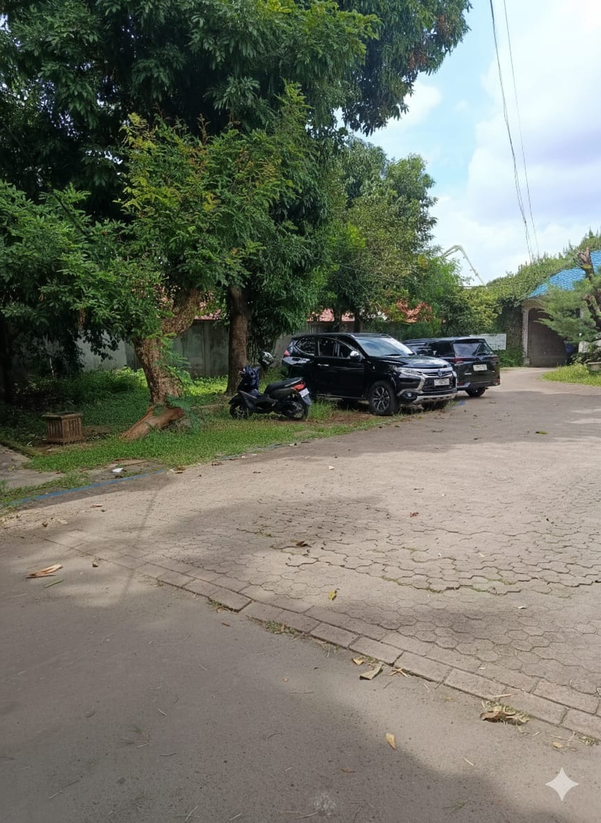Jual Rumah Hitung Tanah di Lebak Bulus, Kondisi Layak Huni, Ada Beberapa Bangunan. Harga Bawah NJOP! 