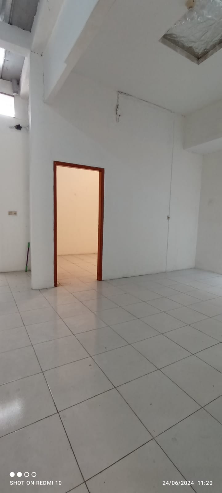 Rumah di Cipedak Jagakarsa, Siap Huni, Akses Jalan 1 Mobil