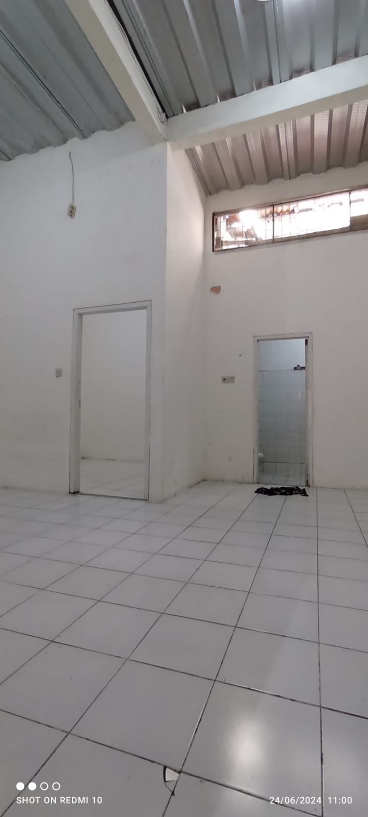 Rumah di Cipedak Jagakarsa, Siap Huni, Akses Jalan 1 Mobil