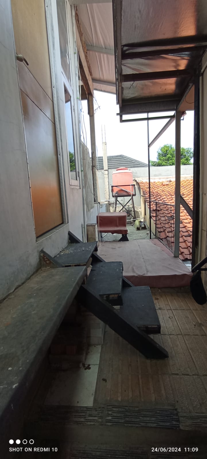 Rumah di Cipedak Jagakarsa, Siap Huni, Akses Jalan 1 Mobil