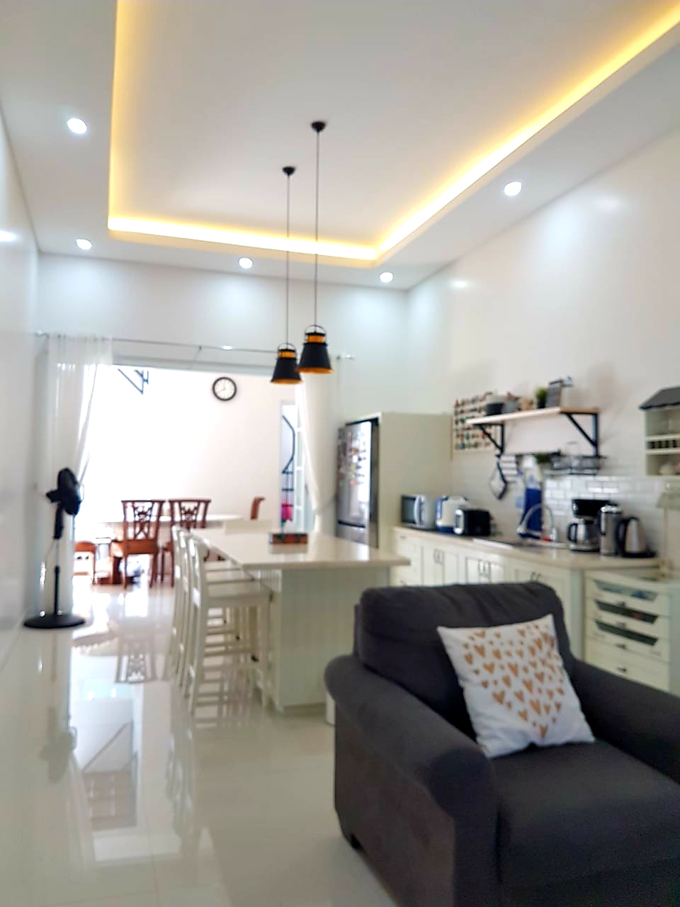 Rumah 2 Lantai Semi Furnished Lokasi strategis dekat ke Tol TB Simatupang & Stasiun Pasar Minggu