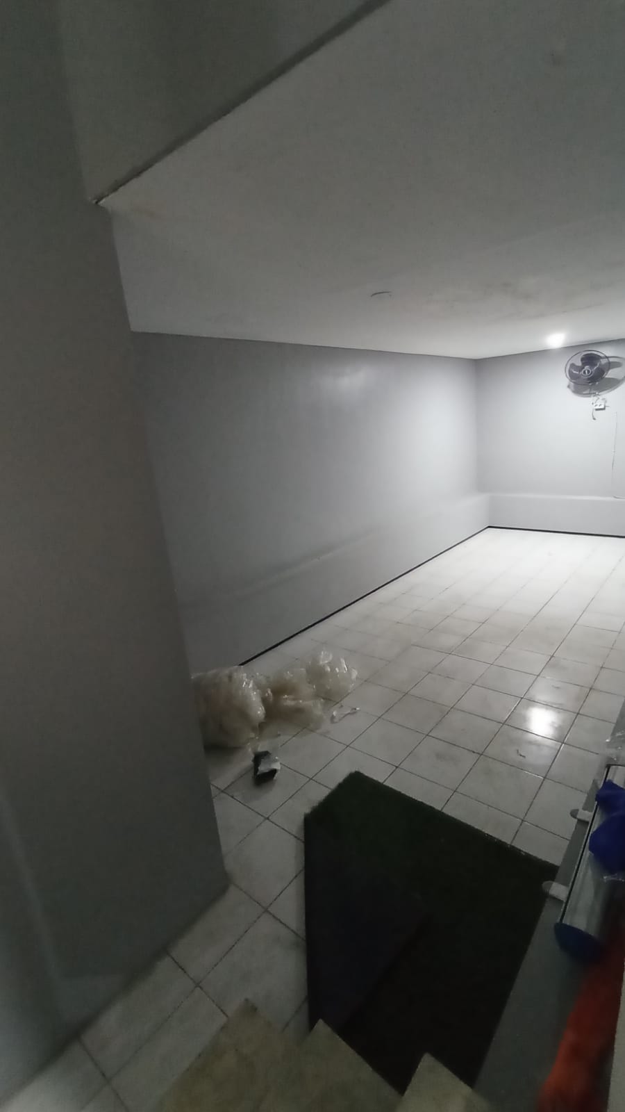 Rumah Bisa Kantor di Pinggir Jalan Raya Permata Hijau, Ada Pool, Basement, Gudang dan Rooftop
