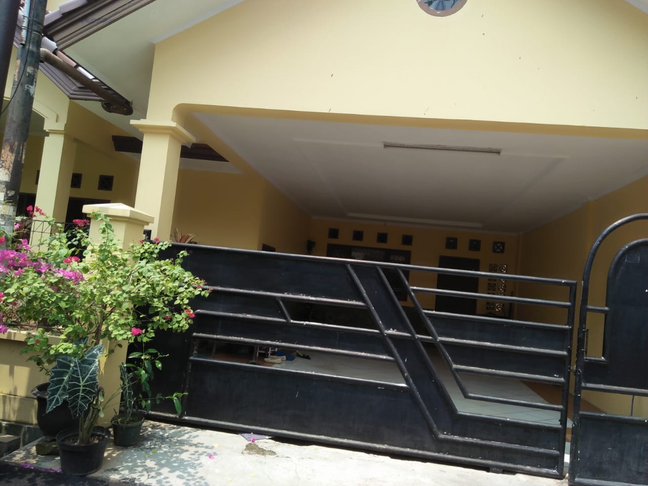 Dijual Rumah 2 Lantai di Larangan Ciledug, Jalan 2 mobil, Lingkungan Tenang, Nyaman dan  Tidak banjir