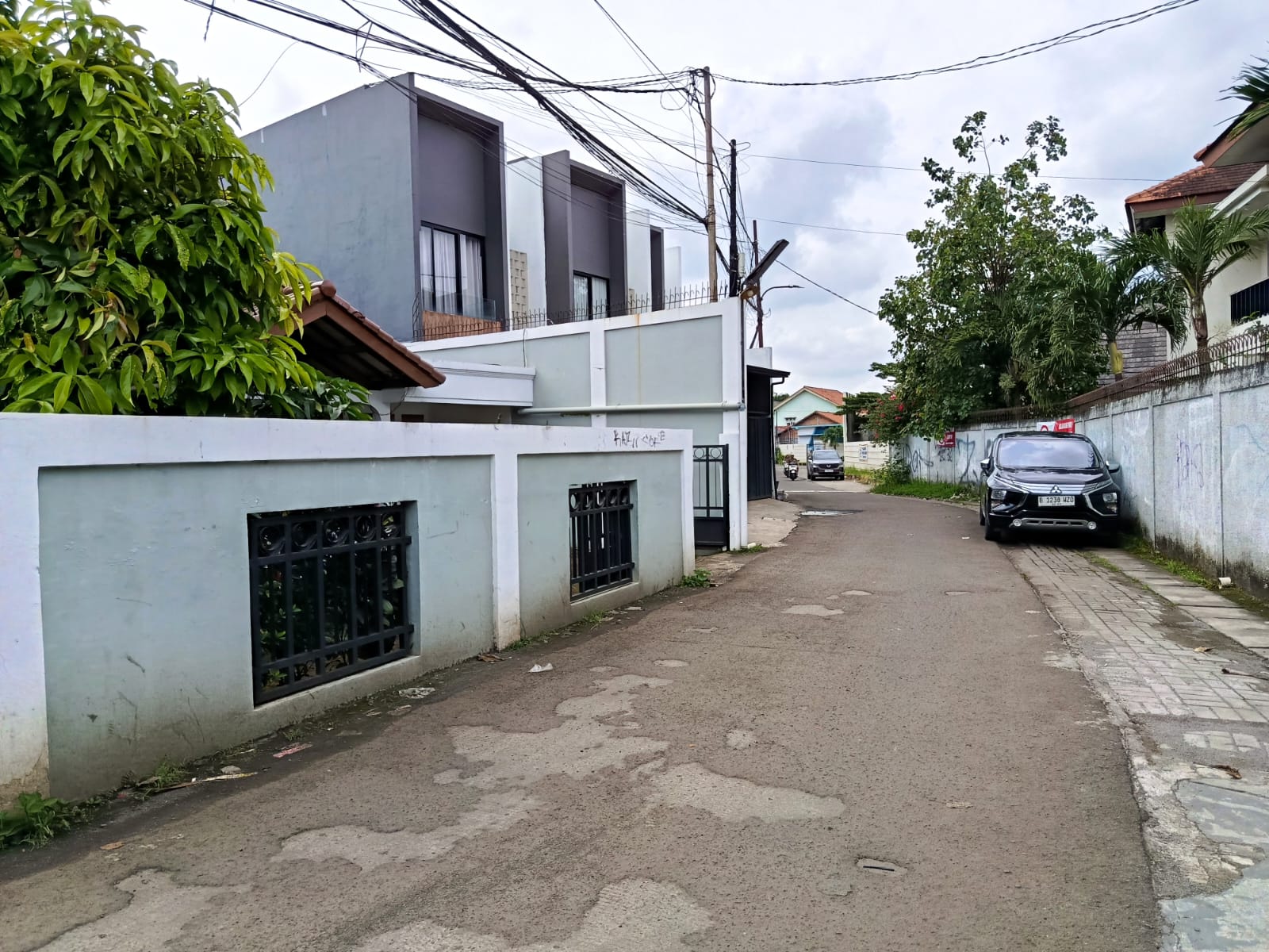 Rumah 2 Lantai di Ciputat, Dekat Pintu Tol Pamulang, Jalan Lebar 2 Mobil