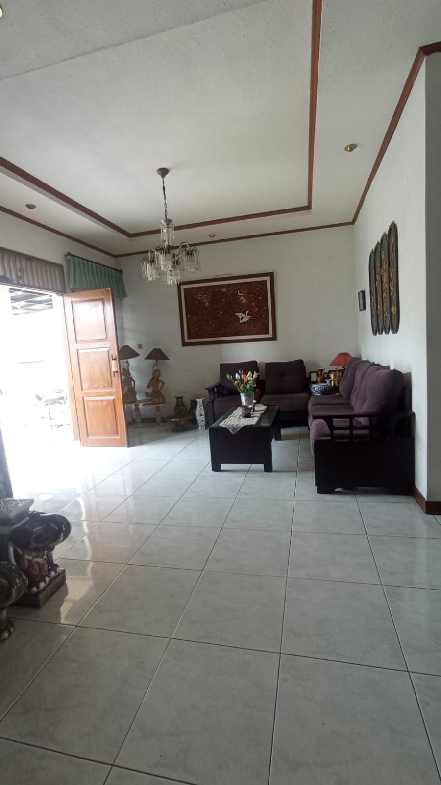 Jual Rumah di Cempaka Putih Ciputat, Cocok Rumah Tinggal, atau Tempat Usaha. Semi Furnished, Ada Taman Samping