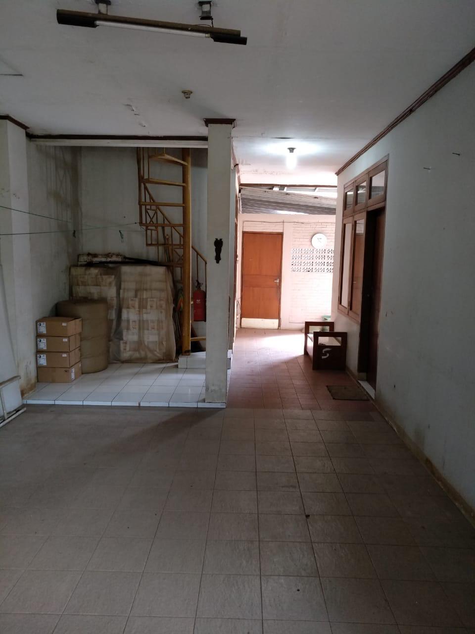 Dijual Rumah 2 Lantai di Andara Cinere, Lebar Jalan 2 mobil. Hanya 150 m ke Pintu Toll Desari. 7 menit ke CITOS