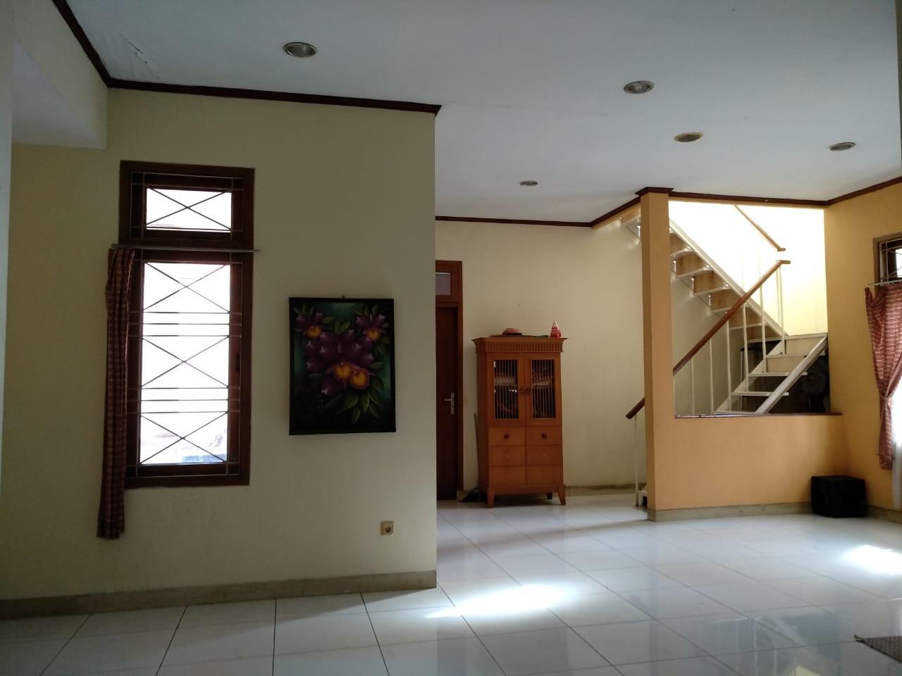 Dijual Rumah 2 Lantai di Andara Cinere, Lebar Jalan 2 mobil. Hanya 150 m ke Pintu Toll Desari. 7 menit ke CITOS