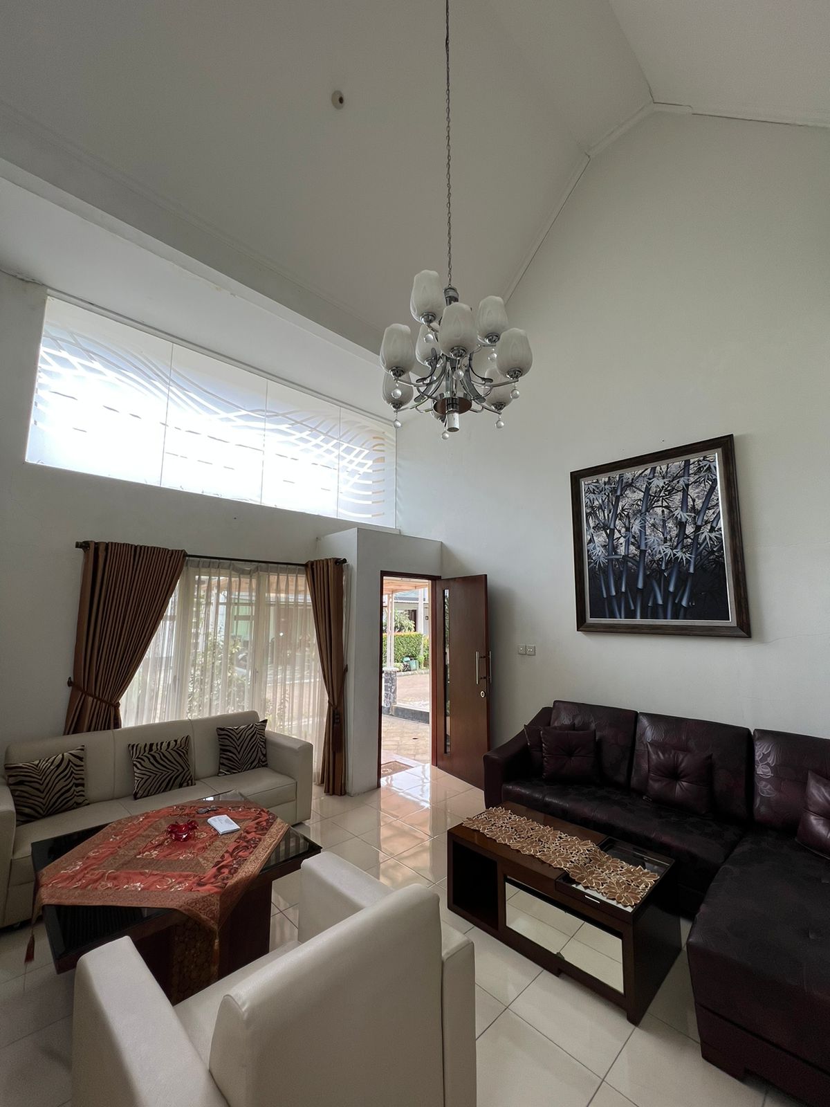 Rumah 1 Lantai di Rancamaya Golf Estate, Sudah Renovasi, Lokasi Hoek, Ada Taman, Terawat