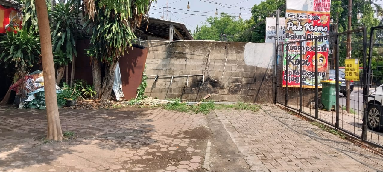 Dijual Rumah Hitung Tanah Di Lebak Bulus. Dipinggi Jalan Raya. Cocok Usaha