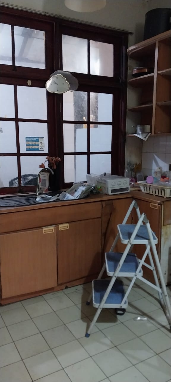 Dijual Rumah Hitung Tanah Di Lebak Bulus. Dipinggi Jalan Raya. Cocok Usaha