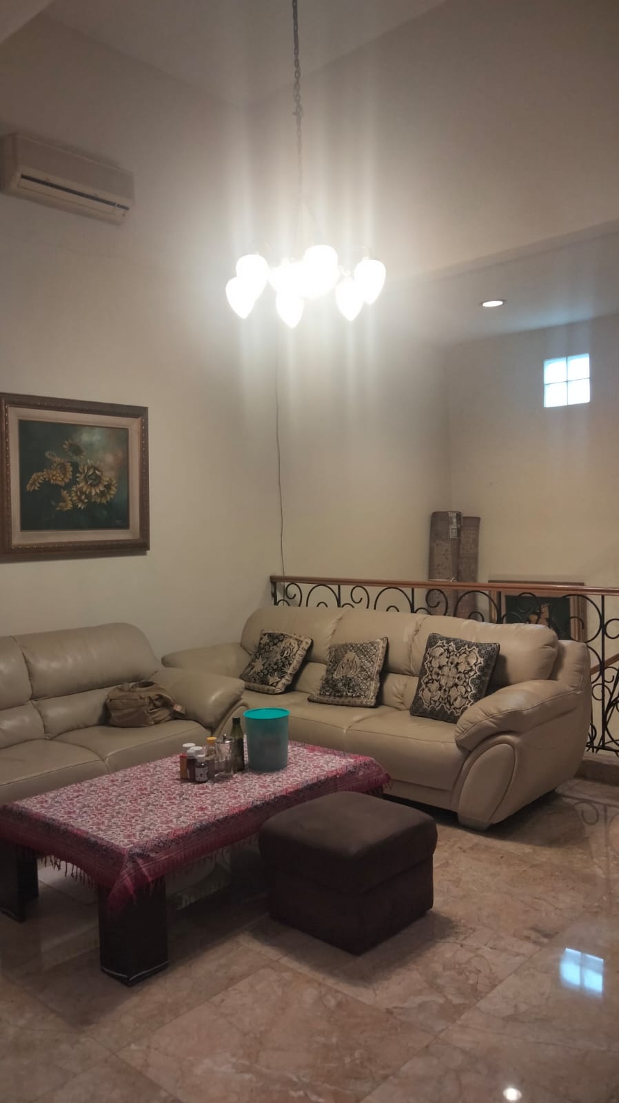 Rumah 2 Lantai Dalam Komplek di Pejaten, Design Arsitek, Lantai Marmer