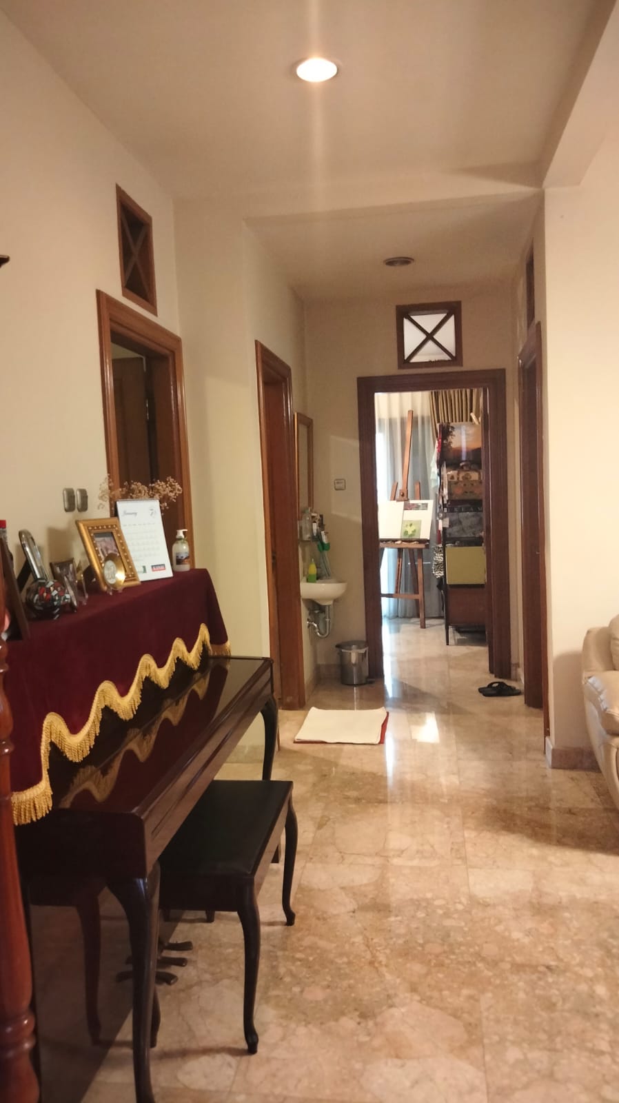 Rumah 2 Lantai Dalam Komplek di Pejaten, Design Arsitek, Lantai Marmer