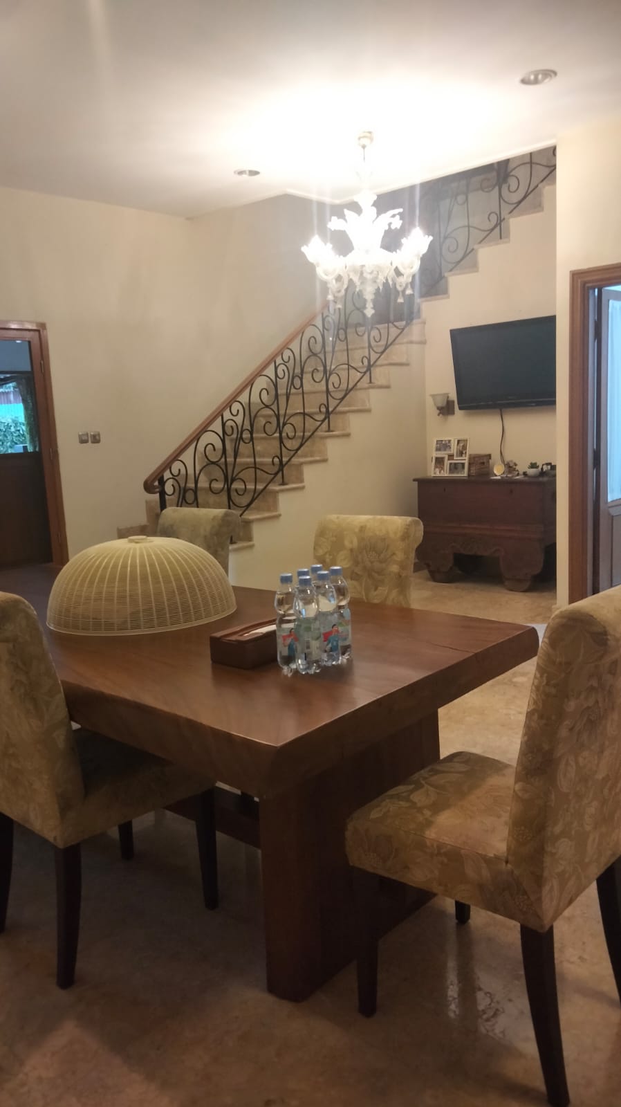 Rumah 2 Lantai Dalam Komplek di Pejaten, Design Arsitek, Lantai Marmer