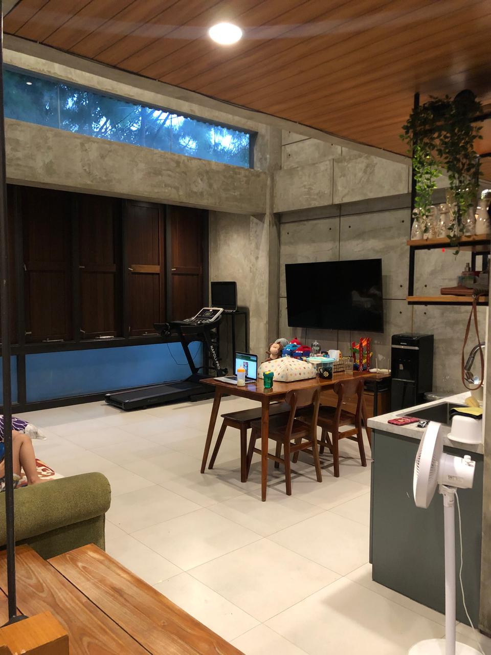 Rumah Dijual Di Pancoran, Dalam Komplek, Ada Basement dan Rooftop