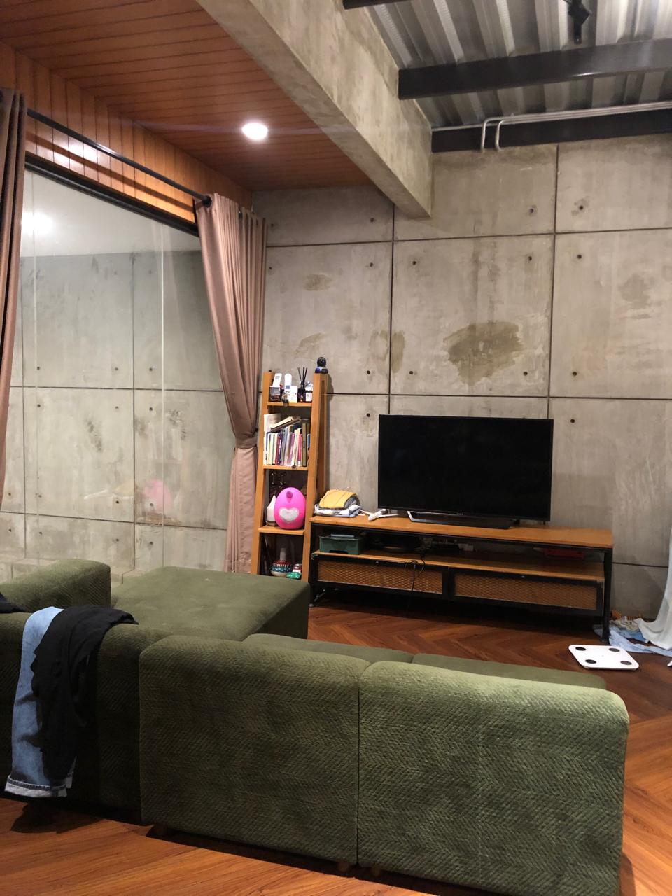 Rumah Dijual Di Pancoran, Dalam Komplek, Ada Basement dan Rooftop