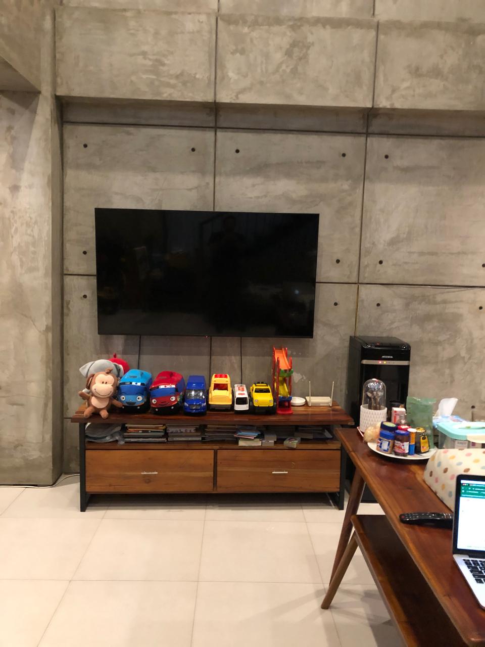 Rumah Dijual Di Pancoran, Dalam Komplek, Ada Basement dan Rooftop