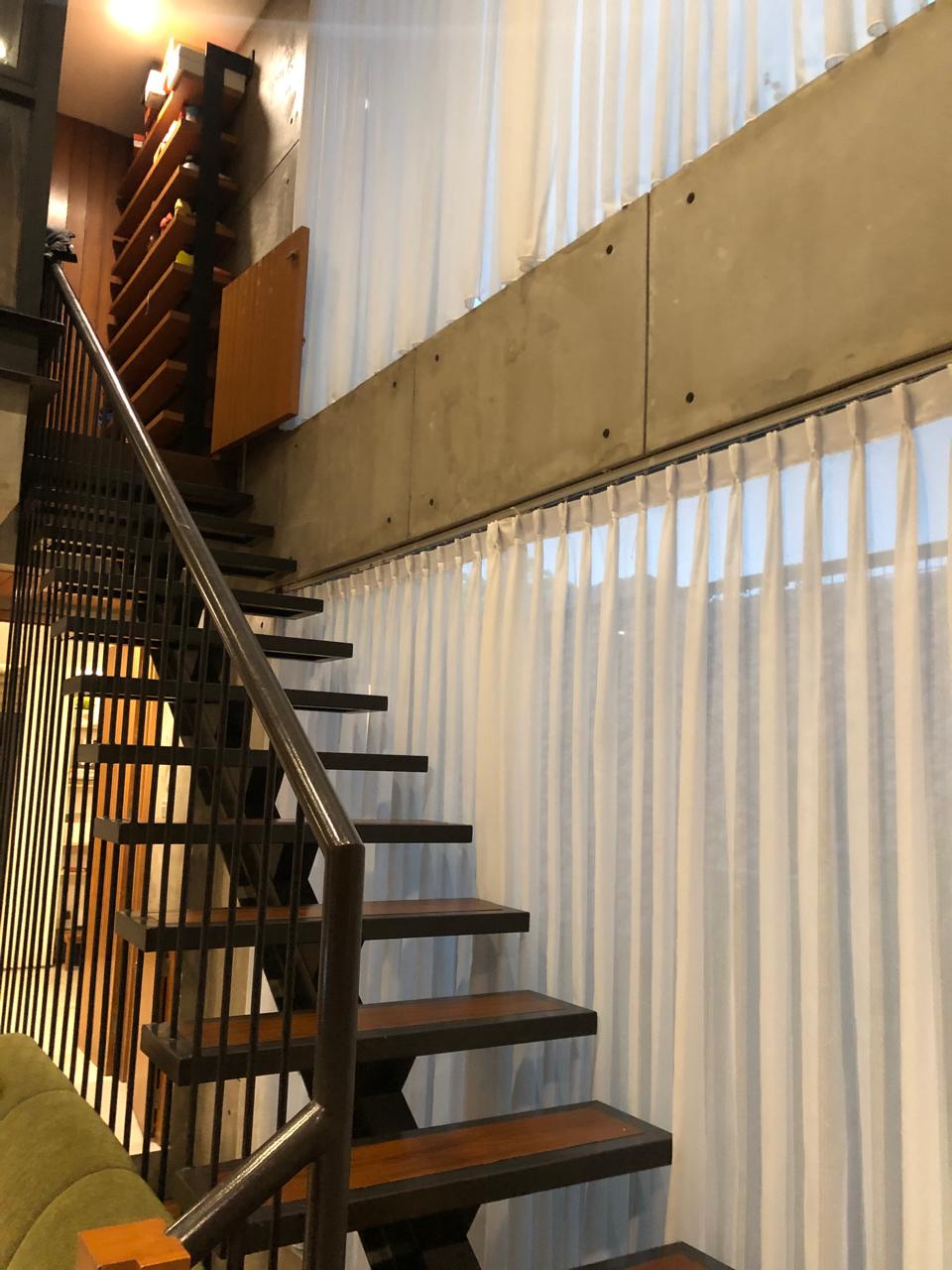 Rumah Dijual Di Pancoran, Dalam Komplek, Ada Basement dan Rooftop