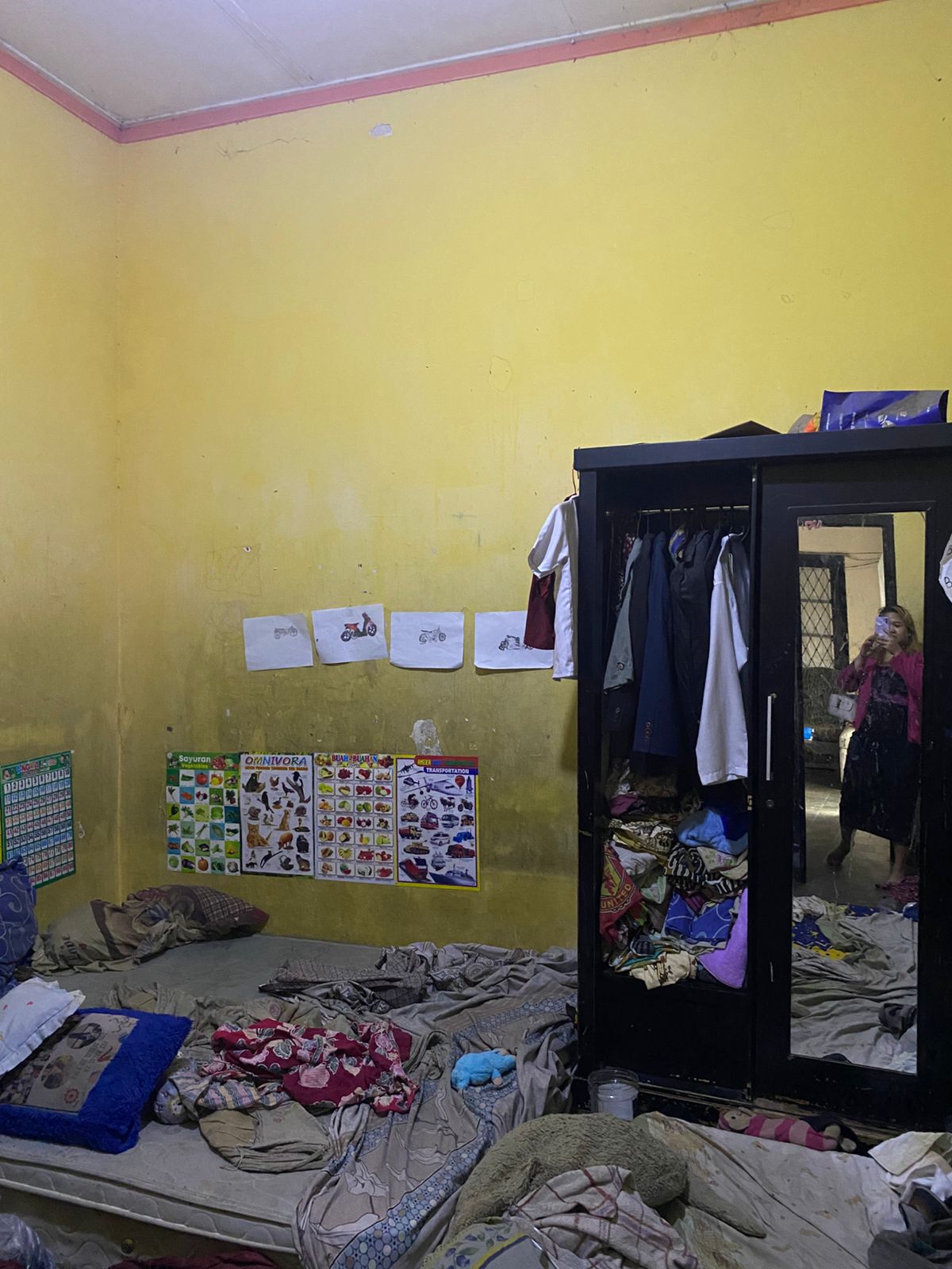 Dijual Rumah Lama di Pejompongan, Hitung Tanah, Butuh Renovasi, Dipinggir Jalan Raya