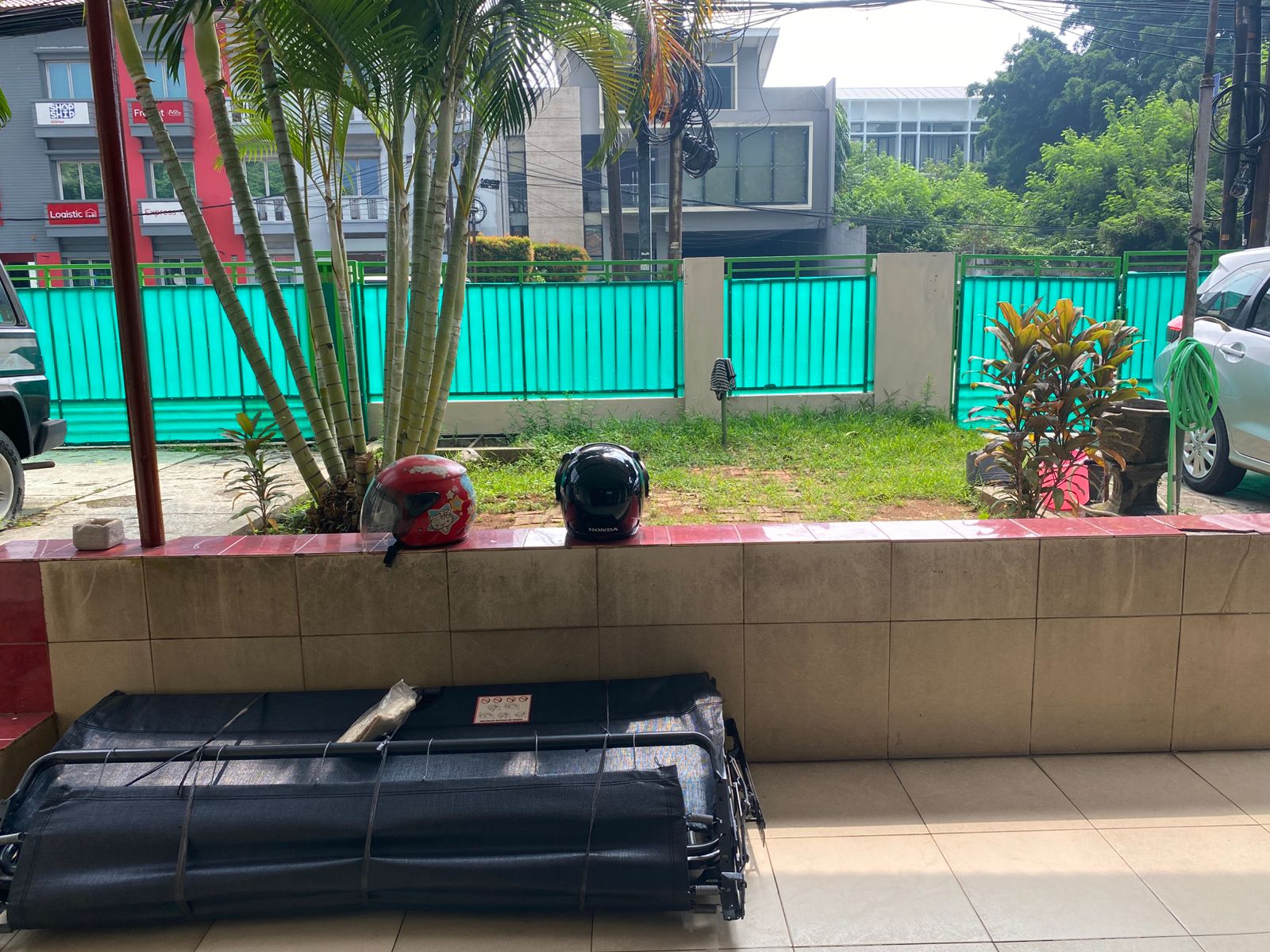 Dijual Rumah Lama di Pejompongan, Hitung Tanah, Butuh Renovasi, Dipinggir Jalan Raya