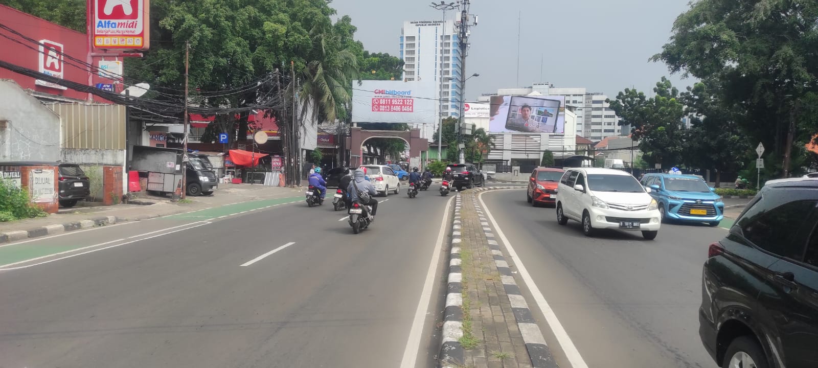 Dijual Rumah Lama di Pejompongan, Hitung Tanah, Butuh Renovasi, Dipinggir Jalan Raya