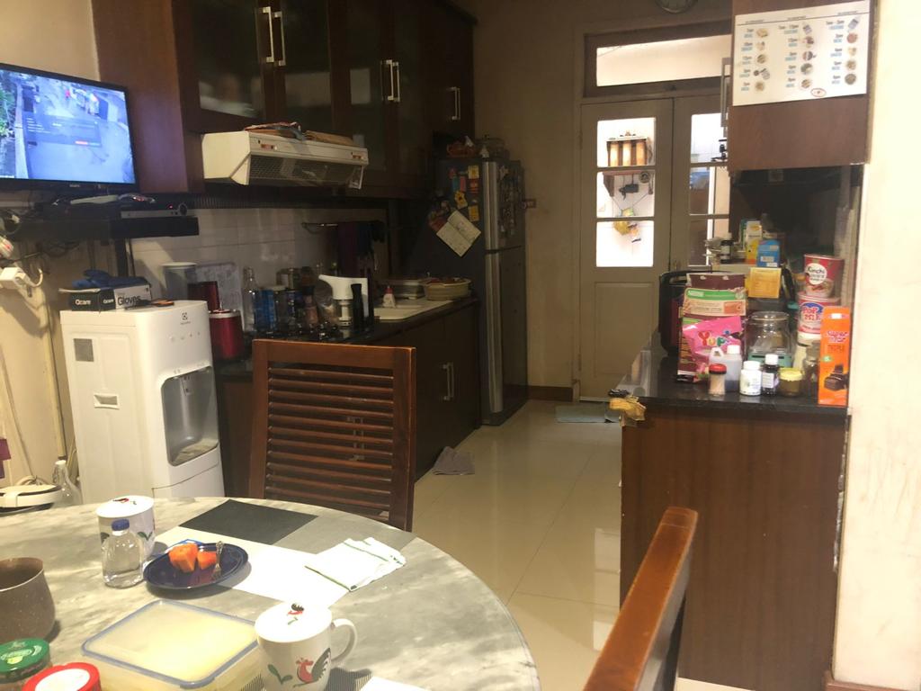 Rumah Dijual di Kebayoran Lama, 2 Lantai, Siap Huni, Lokasi Strategis