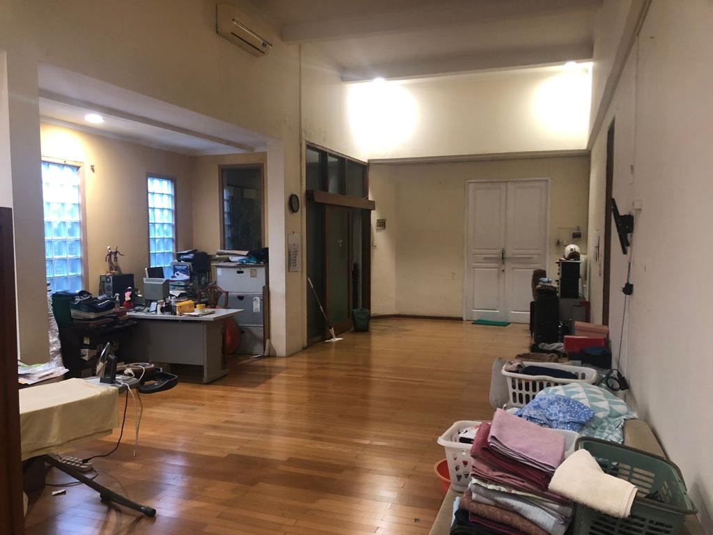 Rumah Dijual di Kebayoran Lama, 2 Lantai, Siap Huni, Lokasi Strategis