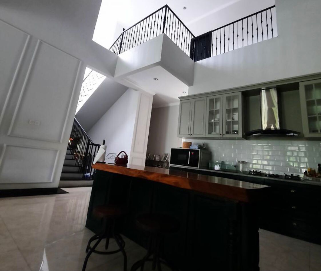 Dijual Rumah Modern Classic, Strategis, Dekat Veteran dan Pondok Indah