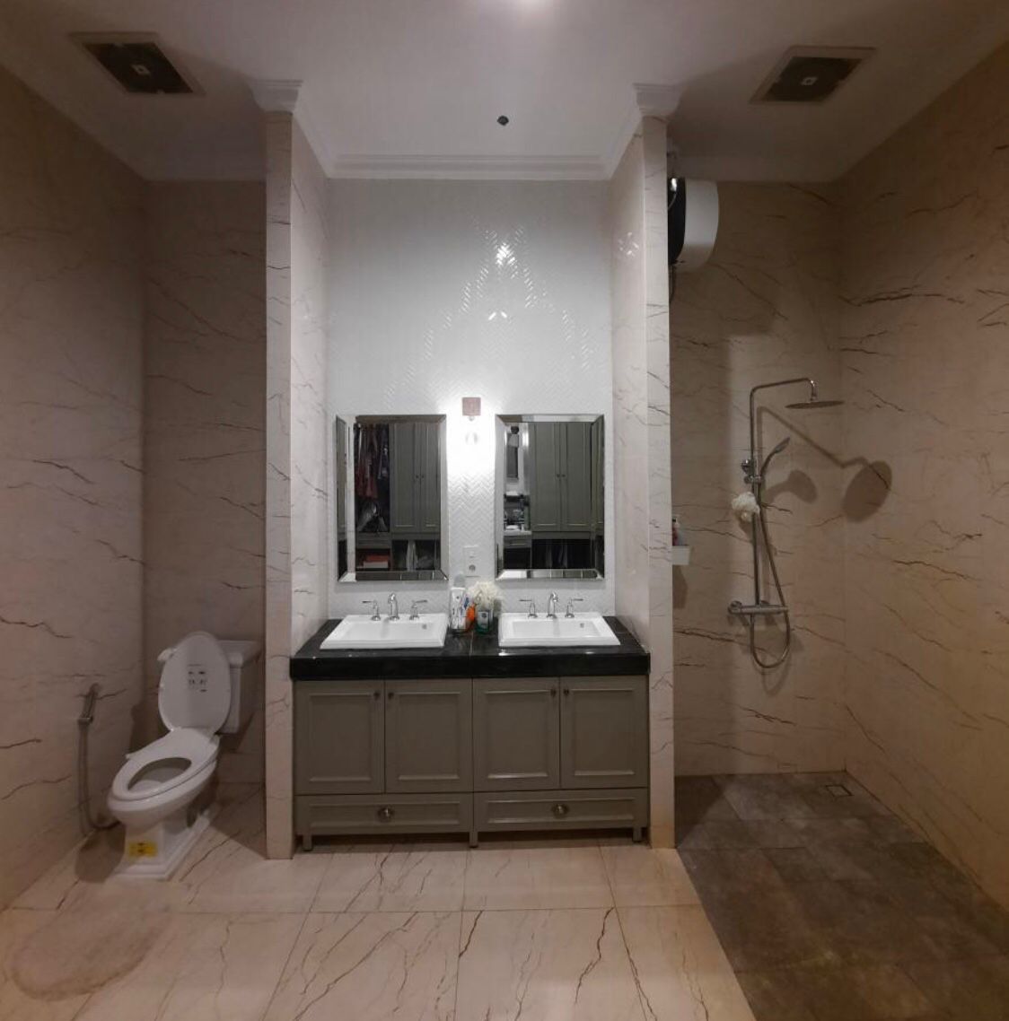 Dijual Rumah Modern Classic, Strategis, Dekat Veteran dan Pondok Indah